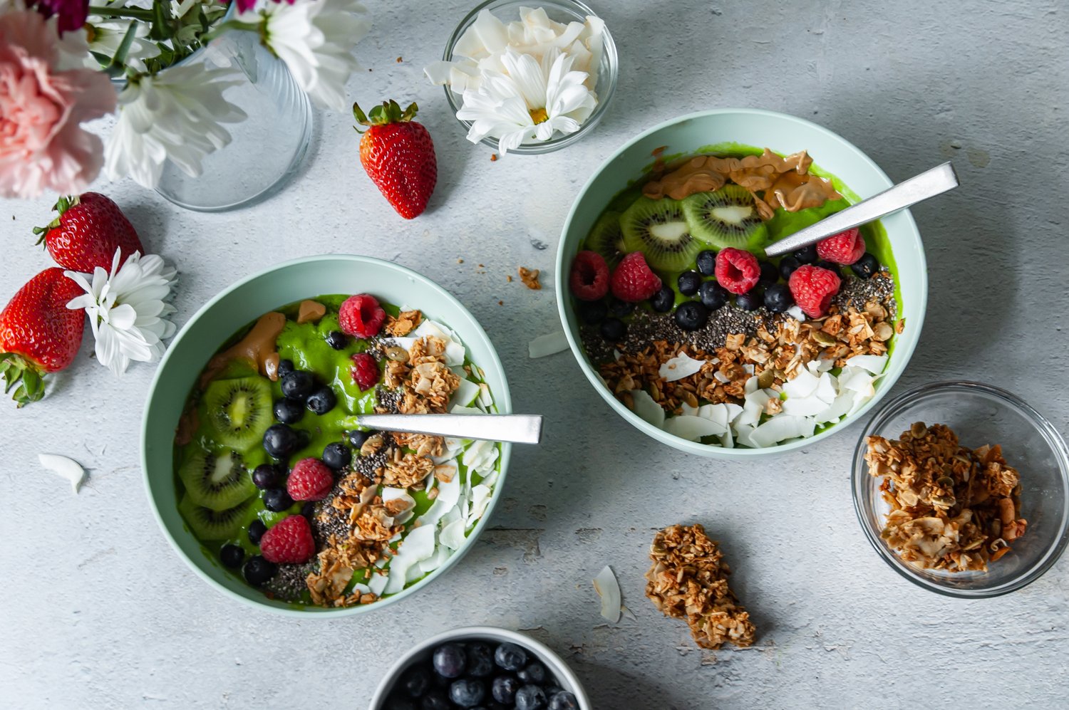 Mango and Spinach Smoothie Bowl