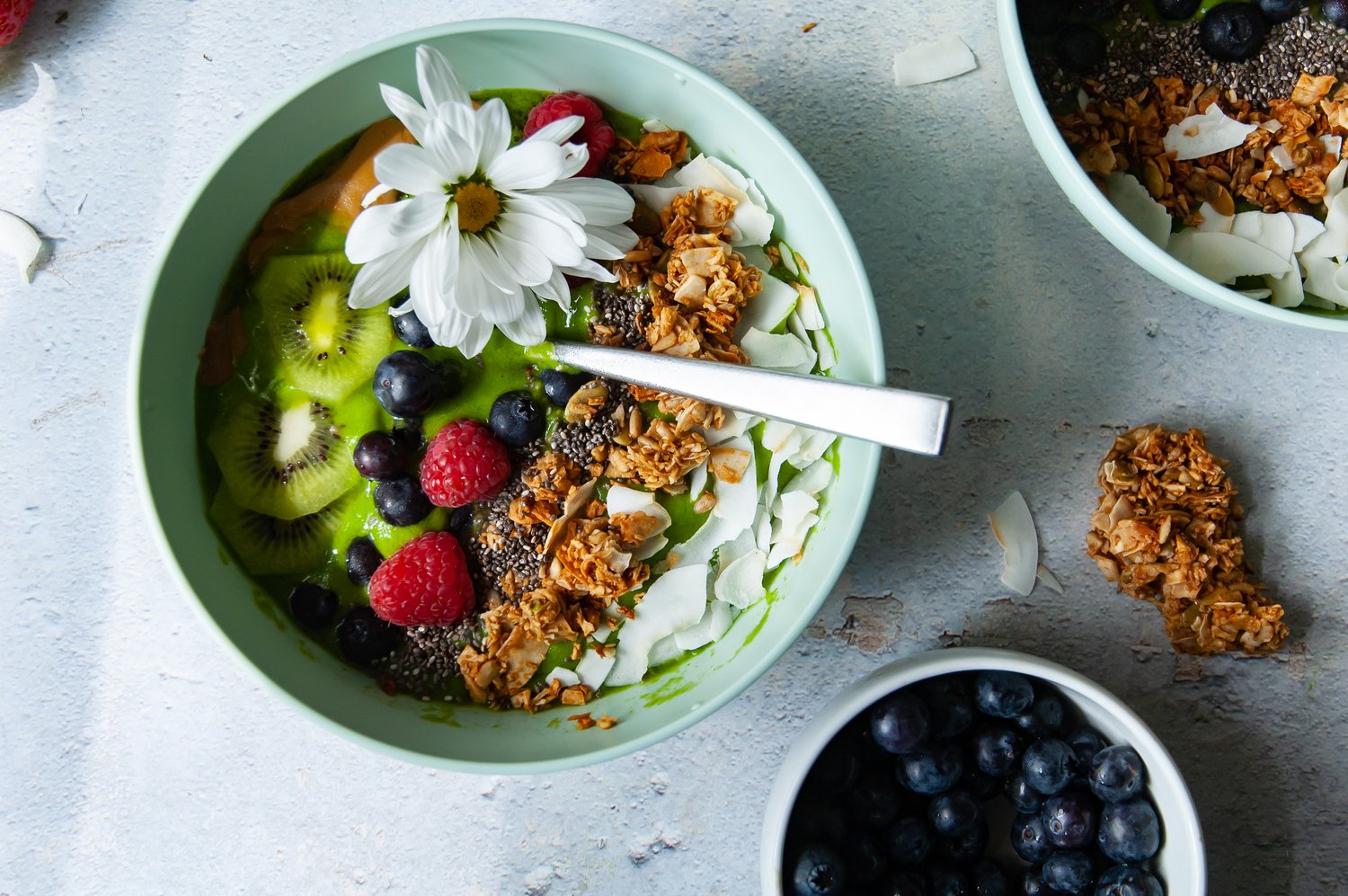 Mango and Spinach Smoothie Bowl