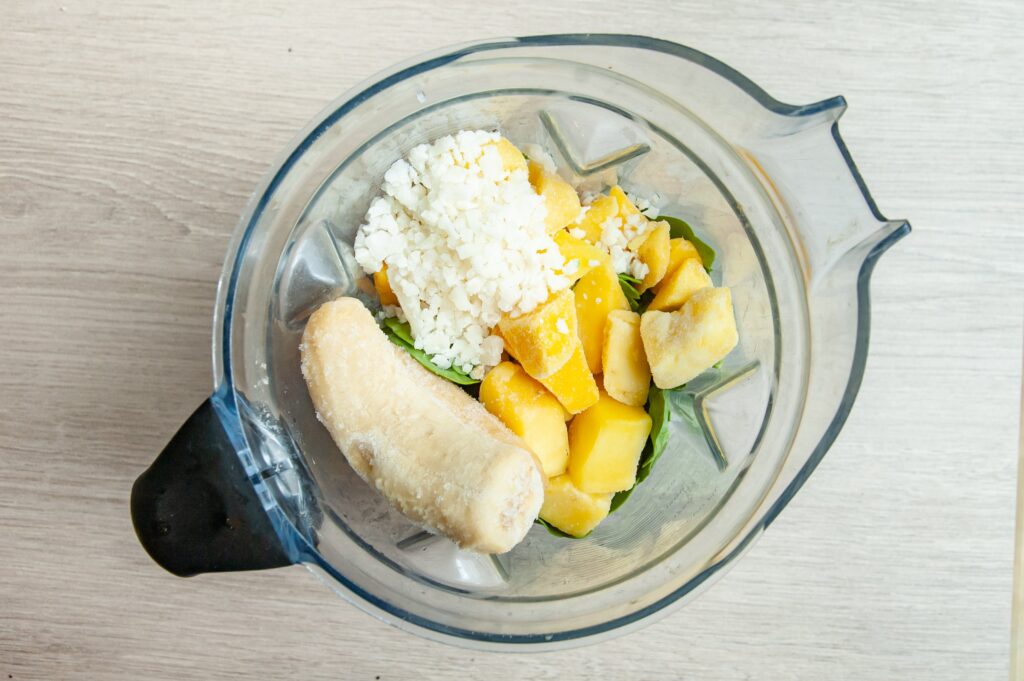 How to make a Mango and Spinach Smoothie Bowl