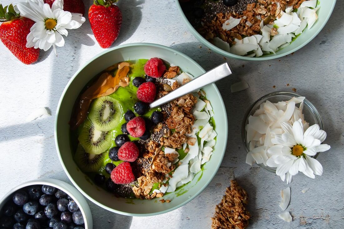 Mango and Spinach Smoothie Bowl